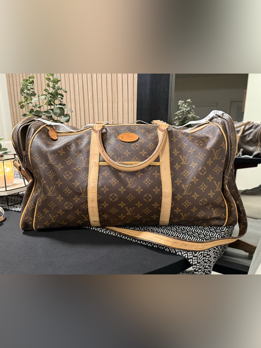 Louis Vuitton Monogram Duffel in Brown with Tan Trim. - Picture 11 of 16